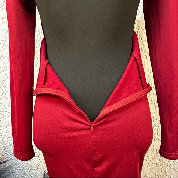 Deep V-Neck Long Sleeve Mini Red Dress with Cut out Back (M) - Picture 9 of 11